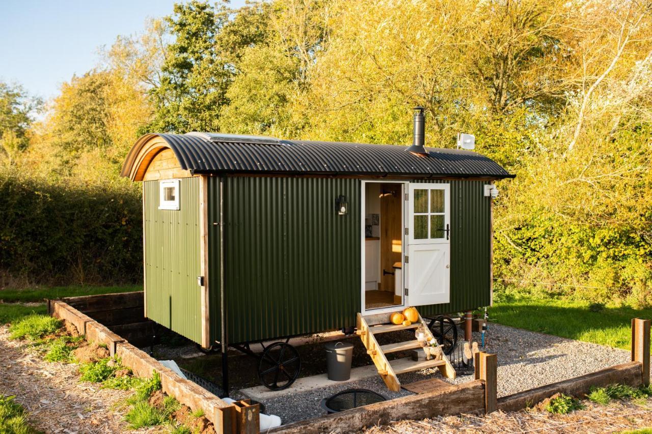 Harrys Hideout - Shepherd'S Huts At Harrys Cottages Pen-y-Clawdd 外观 照片