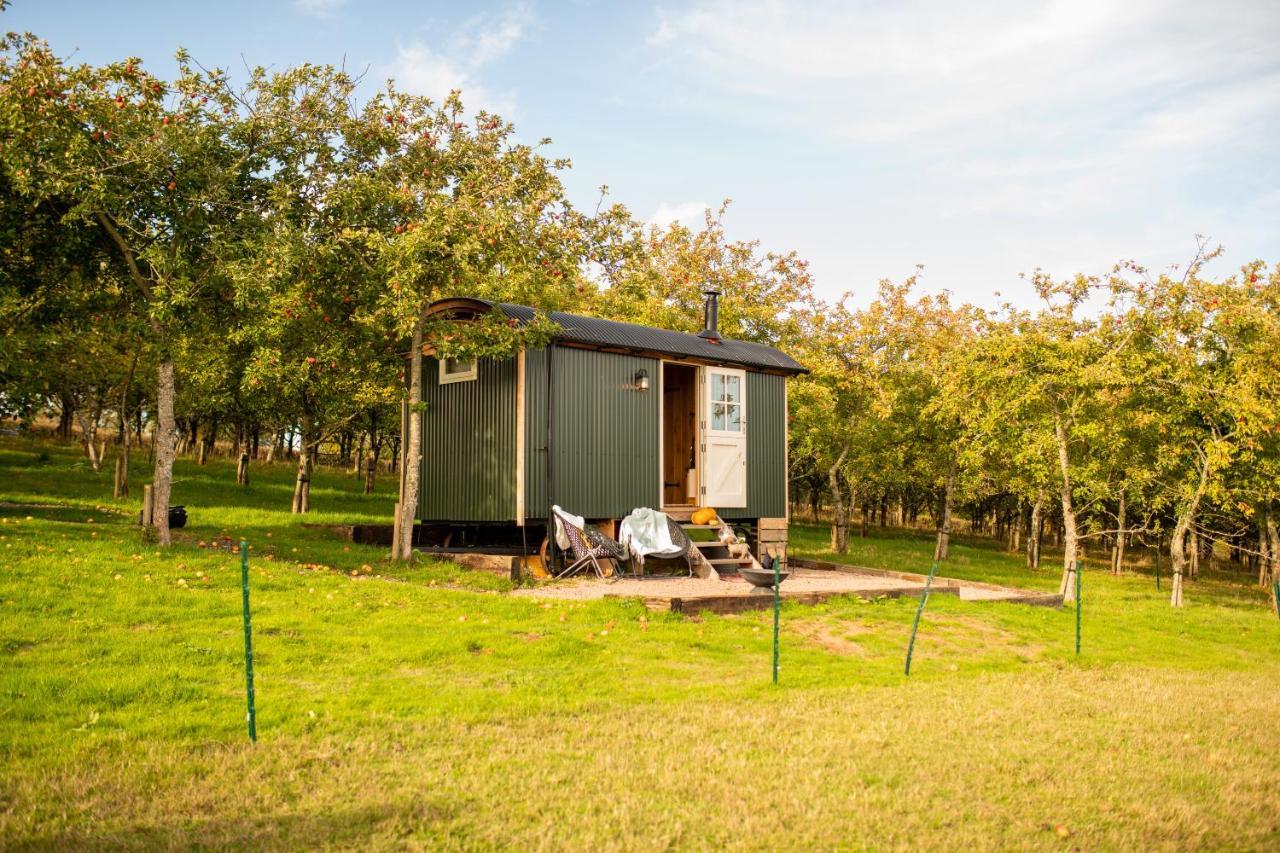 Harrys Hideout - Shepherd'S Huts At Harrys Cottages Pen-y-Clawdd 外观 照片