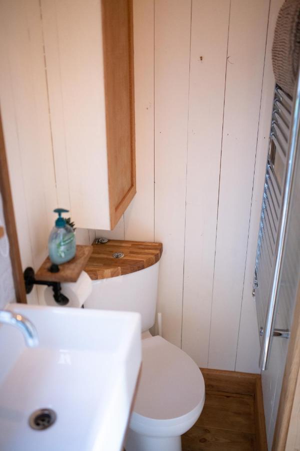 Harrys Hideout - Shepherd'S Huts At Harrys Cottages Pen-y-Clawdd 外观 照片